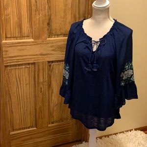NWT-Vintage America Top with Beautiful sleeves